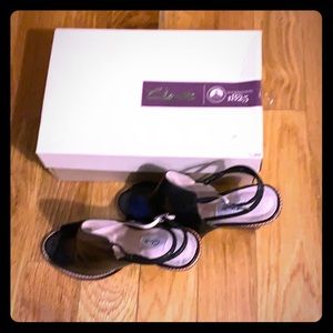 Pre-owned Sandals by Clark’s